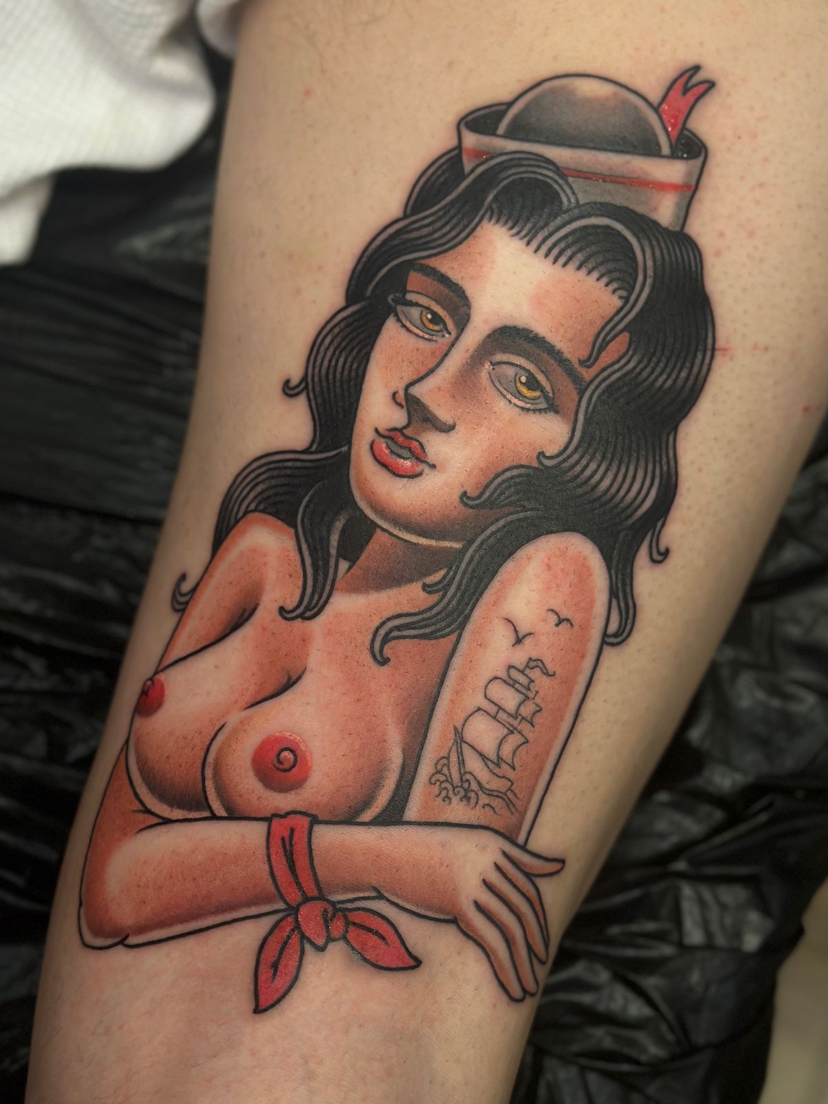 Marynarka pin-up na ramieniu, traditional